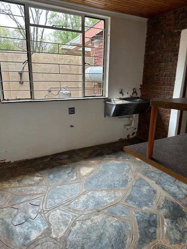 6 Bedroom Property for Sale in Hartbeesfontein North West